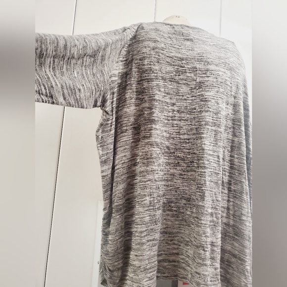FADED Glory Scoop Neck 3/4 sleeve Top Gray striped Blouse size 4x - Picture 5 of 6